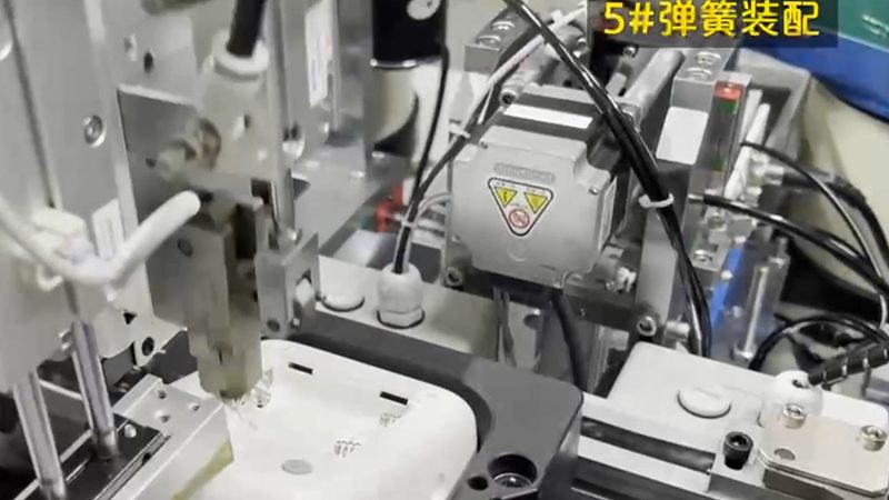 成都协作机器人与六轴机器人：本质区别与适用场景解析